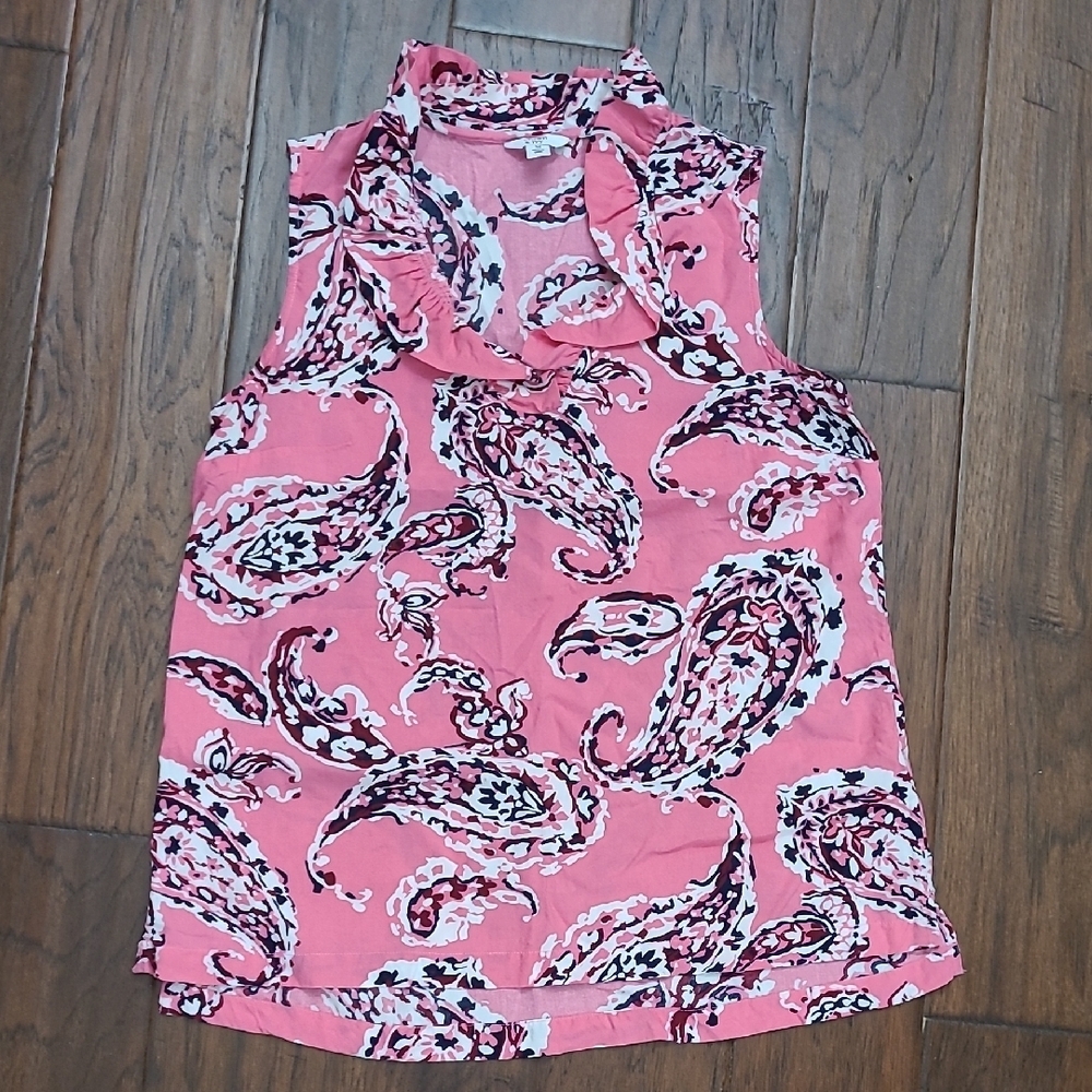 Crown & Ivy Pink Paisley Print Sleeveless Blouse with Ruffled Neckline size M